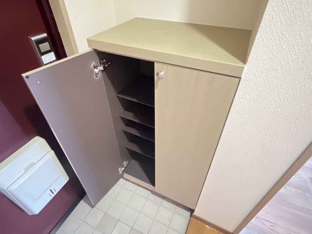 拡大写真:フローラルコートⅡ番館 2階202の下駄箱