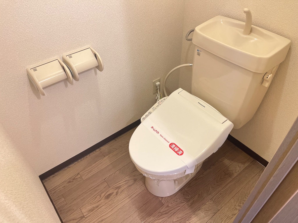 拡大写真:フローラルコートⅡ番館 2階202のシャワー付トイレ