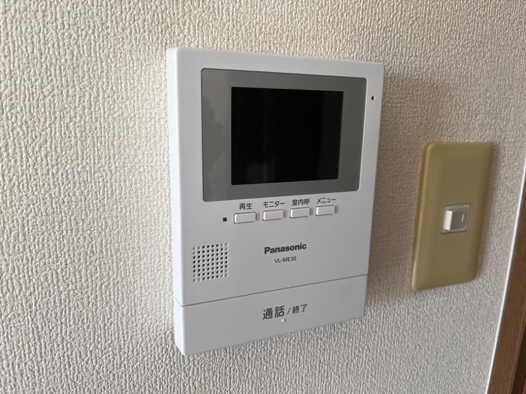 拡大写真:エルフ・フォレスト 1階101のカメラ付インターホン
