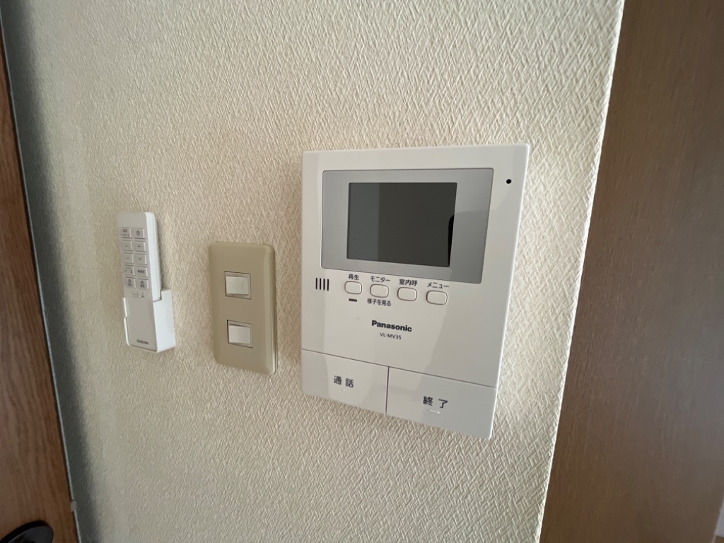 拡大写真:シャインキャッスルⅡ 1階102のカメラ付インターホン
