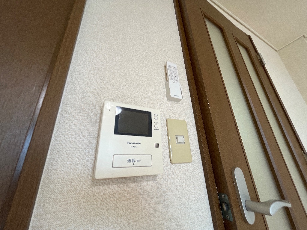 拡大写真:メゾンキャロット 2階203のカメラ付インターホン