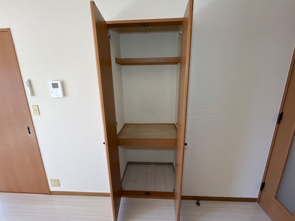 拡大写真:プロニティ オオフク壱番館 1階105のリビング収納