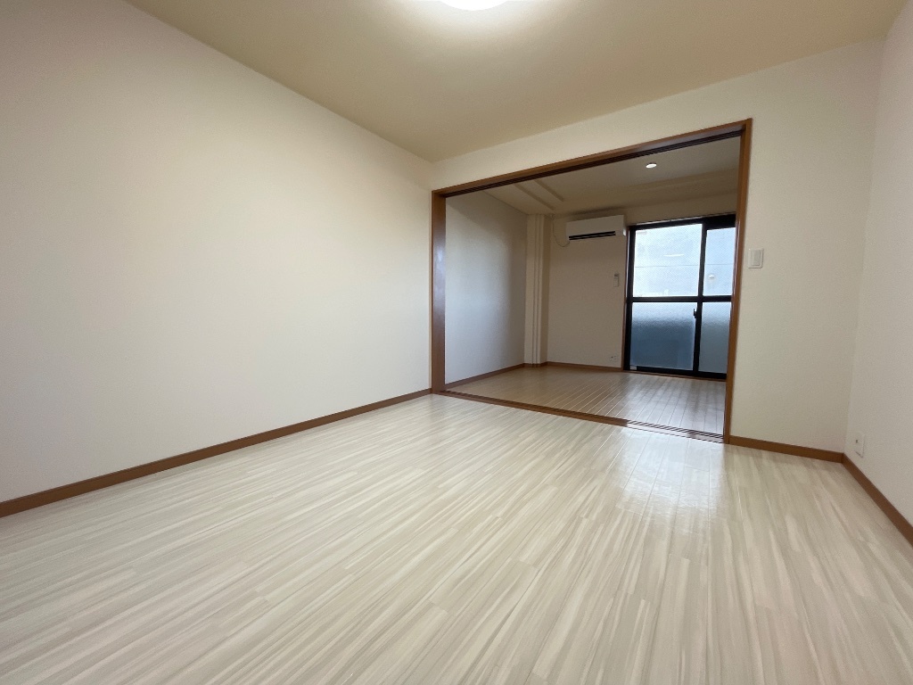 拡大写真:センチュリオン黒崎 3階302の室内