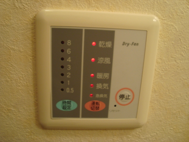 拡大写真:シェラトン 1階102の浴室乾燥機