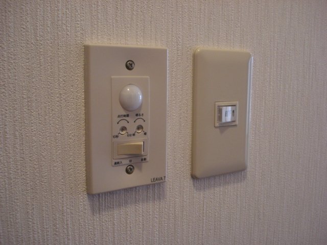 拡大写真:グランディール チェリー 2階205の人感センサー