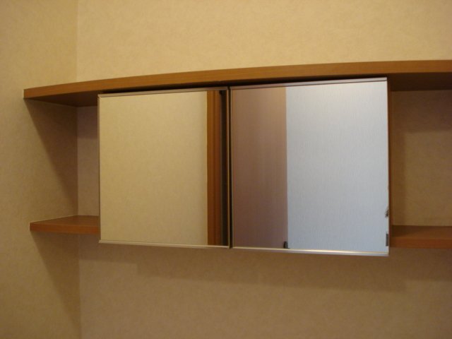 拡大写真:グランディール チェリー 2階205のトイレ内収納