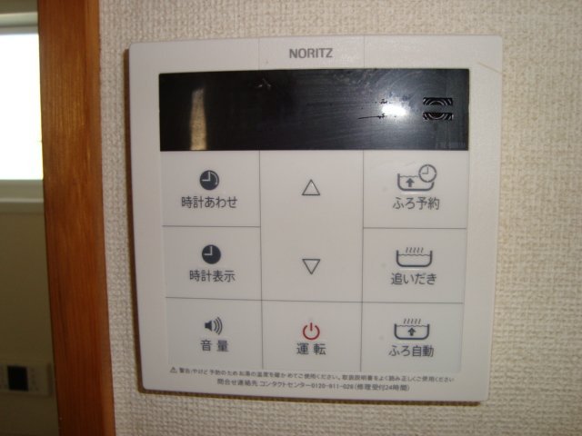 拡大写真:コーポグロリア 1階103の追い焚き付き浴室