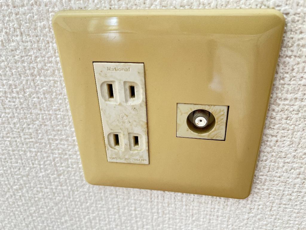 拡大写真:メルシーY&K 1階102のコンセント