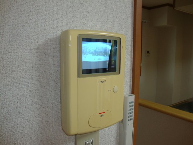 拡大写真:メゾンドコンフォース Ⅱ 1階101のカメラ付インターホン