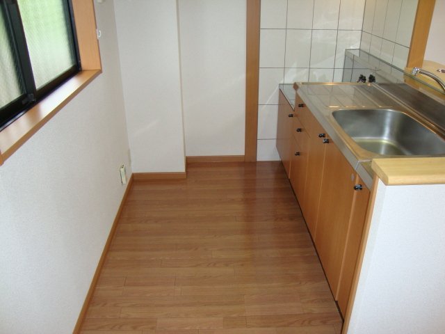 拡大写真:メゾンドコンフォース Ⅱ 1階101のキッチン