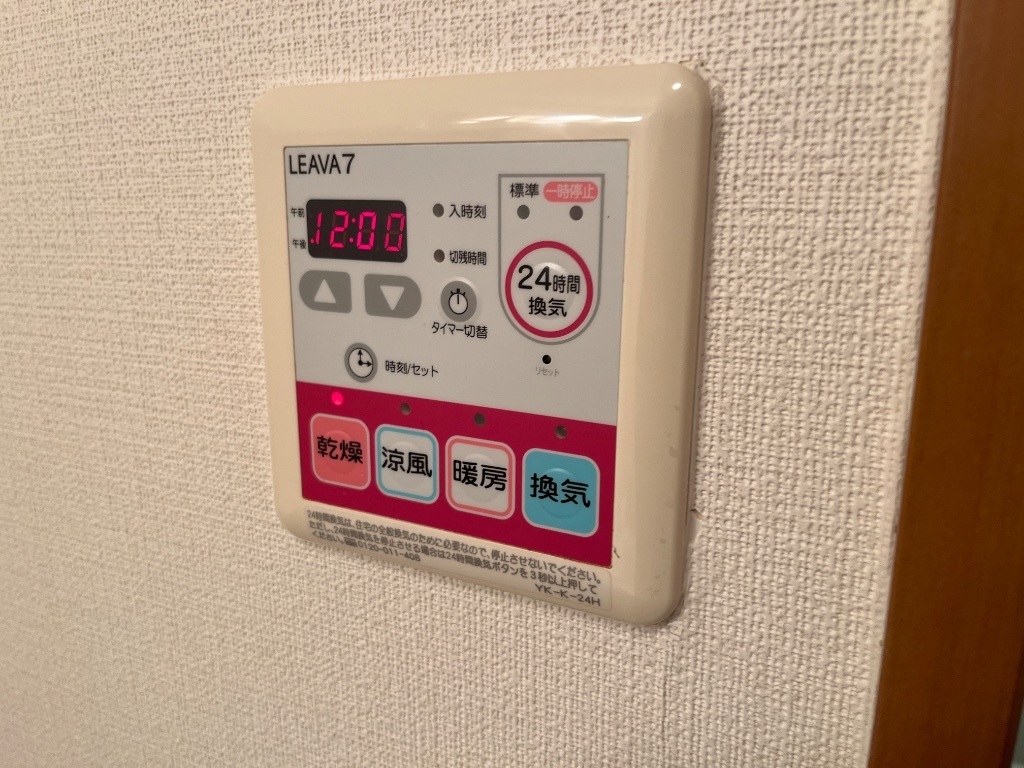 拡大写真:コーポ花の樹 2階203の浴室乾燥機