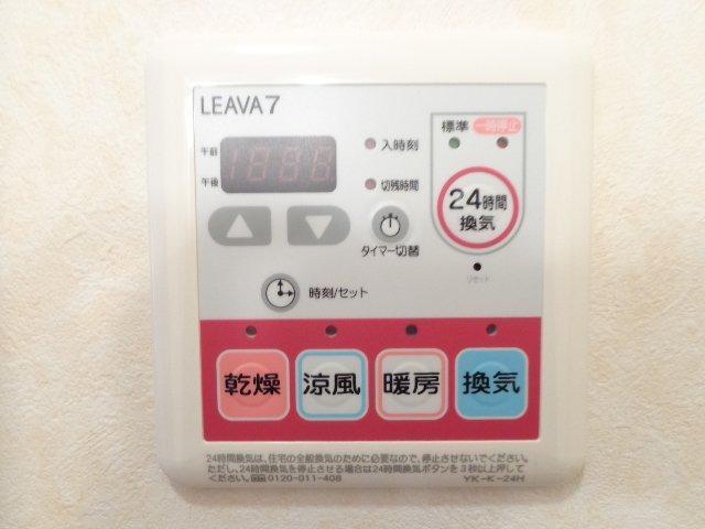 拡大写真:プラネット 1階105の浴室乾燥機リモコン