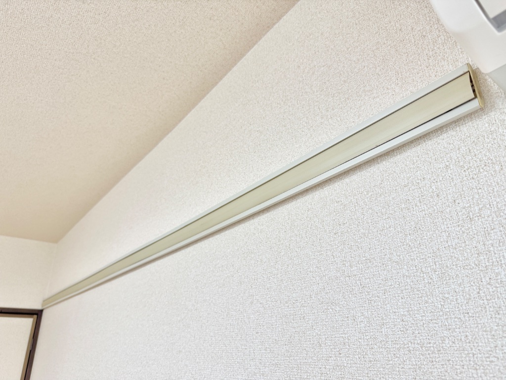拡大写真:ドリーム共栄 1階B-1のハンガーレール