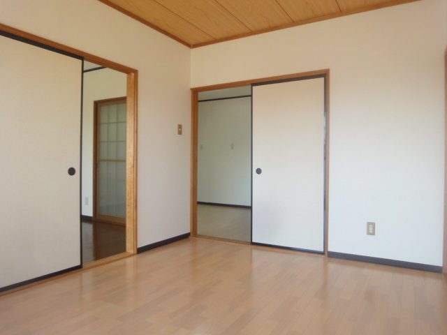拡大写真:掛川市緑ケ丘2丁目 2階202の南東側洋室