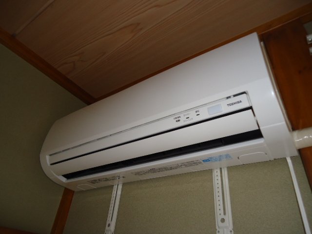 拡大写真:コーポ落合2 2階203のエアコン(残地物)