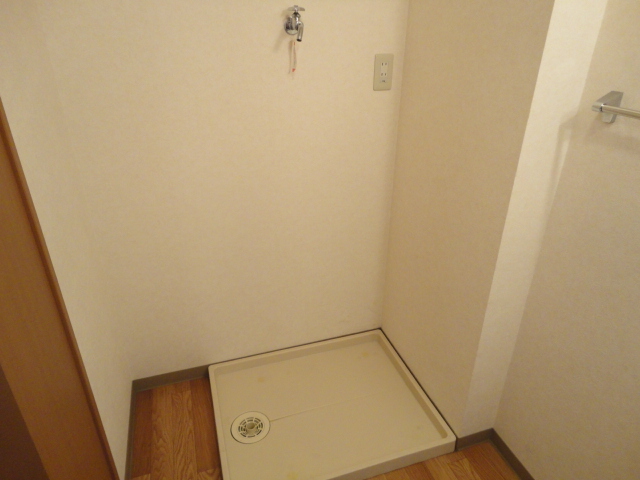 拡大写真:Majesta Villa(マジェスタヴィラ) 1階101の室内洗濯機置場