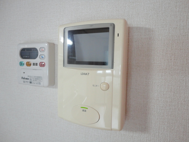 拡大写真:Majesta Villa(マジェスタヴィラ) 1階101のカメラ付インターホン