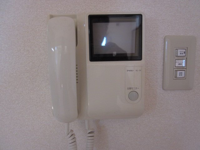 拡大写真:ブルージュ・TAKASONE 1階105のカメラ付インターホン