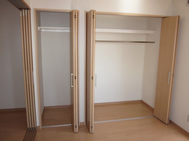 拡大写真:ブルージュ・TAKASONE 1階105のクローゼット