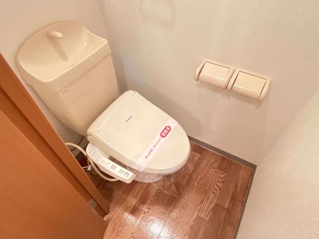 拡大写真:ピュアリーフ 2階207のシャワー付トイレ