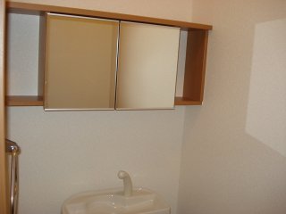 拡大写真:エスポアハイツ M 2階205のトイレ内収納