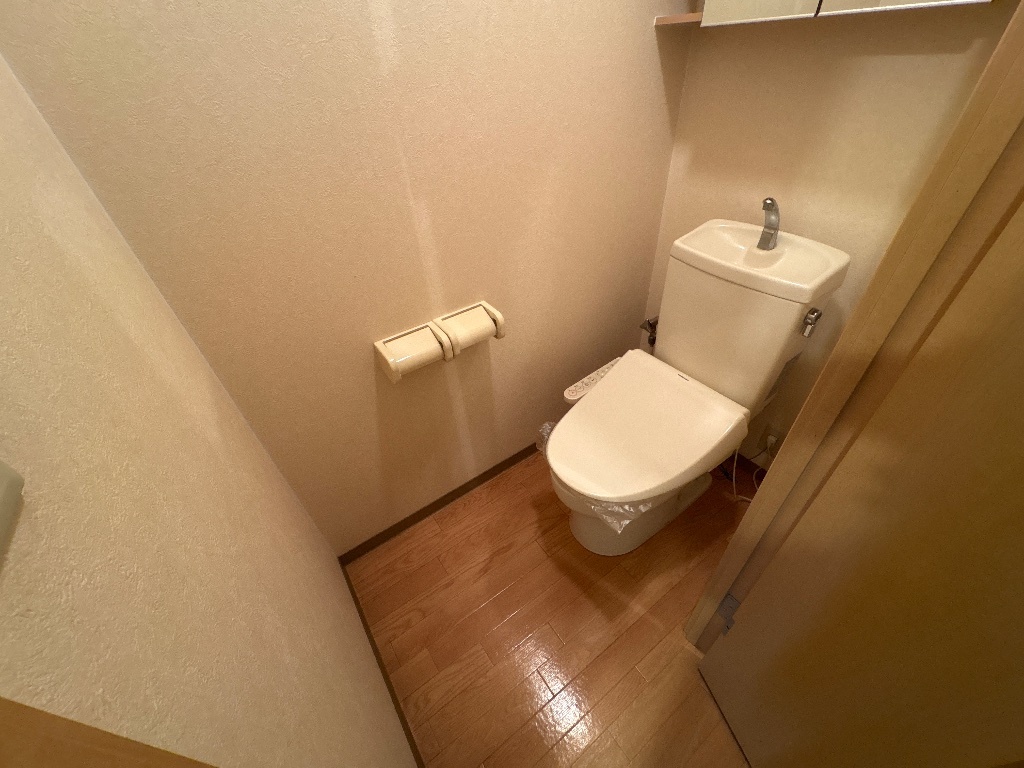 拡大写真:ベルメゾンS 1階102のトイレ