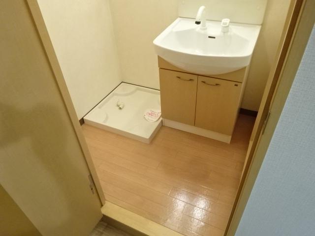 拡大写真:ウィスティリア 2階202の脱衣所