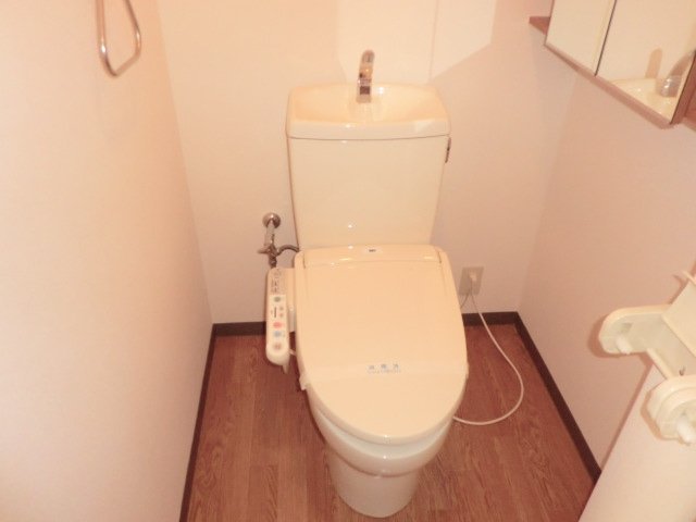 拡大写真:Vif.charmant 2階201のシャワー付トイレ