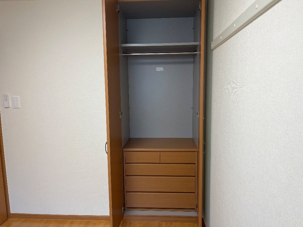 拡大写真:プリムローズ 1階103のクローゼット