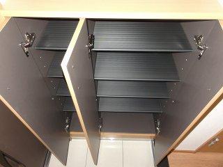 拡大写真:サニーコート・Joh 1階102の下足箱下