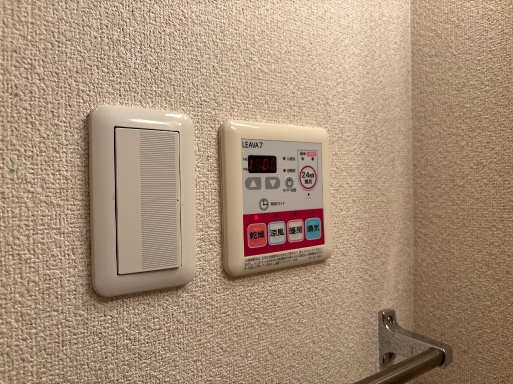 拡大写真：ｂｉｅｎｖｉｖｒｅ楡木Ⅱ 2階203の浴室乾燥機