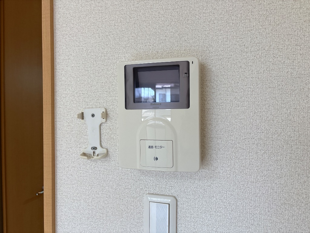 拡大写真：ｂｉｅｎｖｉｖｒｅ楡木Ⅱ 2階203のカメラ付インターホン