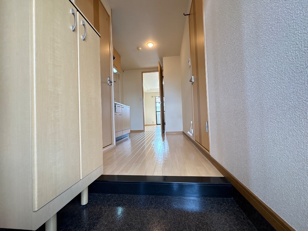 拡大写真：ｂｉｅｎｖｉｖｒｅ楡木Ⅱ 2階203の玄関