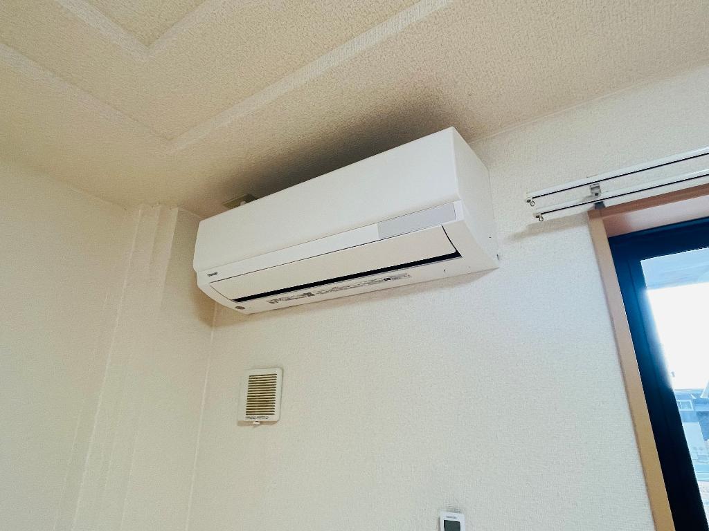 拡大写真:オリエンタルハイツ 1階106のエアコン