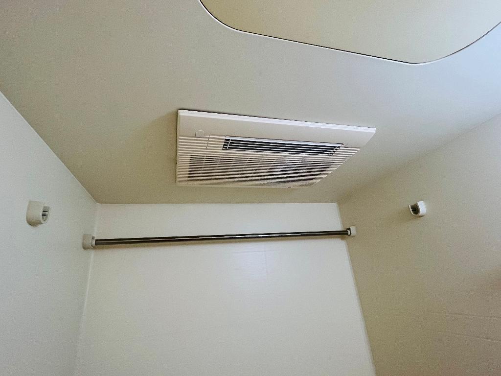 拡大写真:オリエンタルハイツ 1階106の浴室乾燥機
