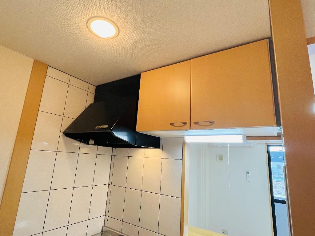 拡大写真:オリエンタルハイツ 1階106のキッチン上部収納