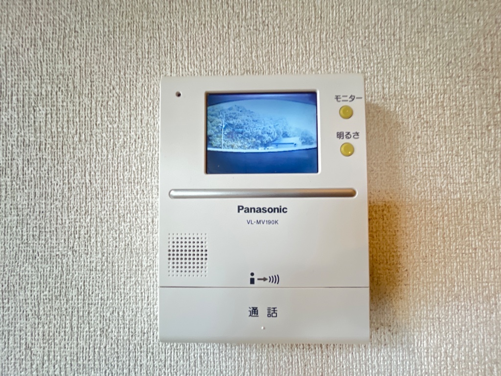 拡大写真:ウルノアパートメントハウス796 2階201のカメラ付インターホン