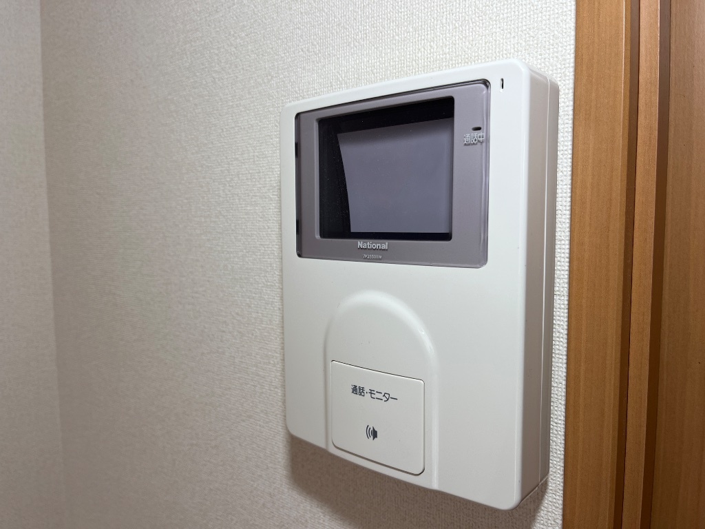 拡大写真:キャトルレーヴ 1階101のカメラ付インターホン