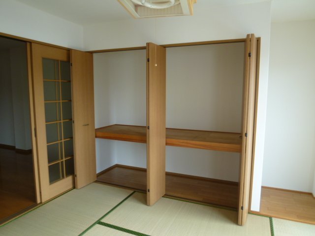 拡大写真:ハピネスシティ 2階205の収納