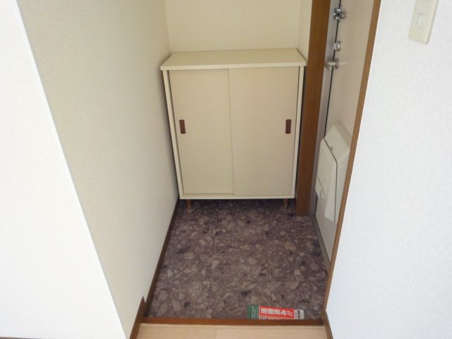 拡大写真:ロリヴィエⅠ 2階201の玄関(靴箱)