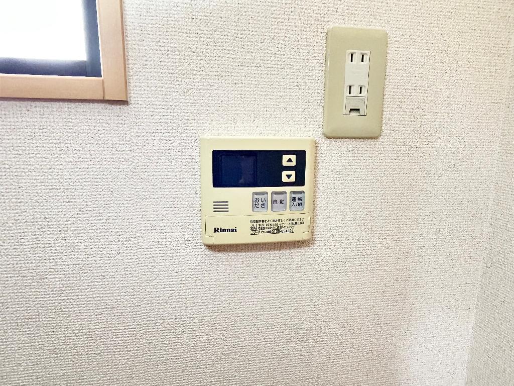 拡大写真:パラシオン旭B 2階201の給湯リモコン