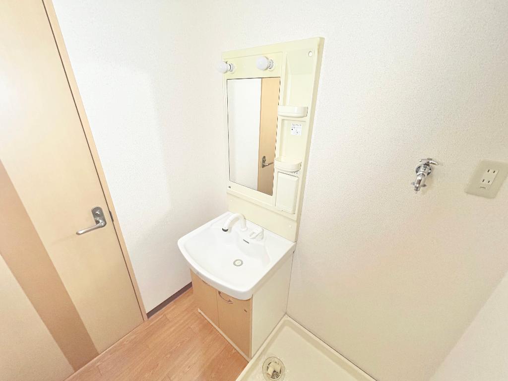 拡大写真:パラシオン旭B 2階201の洗髪洗面化粧台