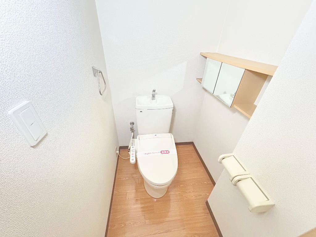 拡大写真:パラシオン旭B 2階201のシャワー付トイレ