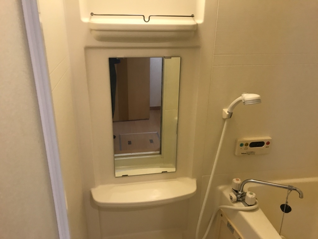 拡大写真:アクアライフ エムズ 1階101の浴室鏡