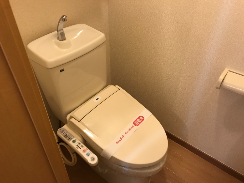 拡大写真:アクアライフ エムズ 1階101のシャワー付トイレ