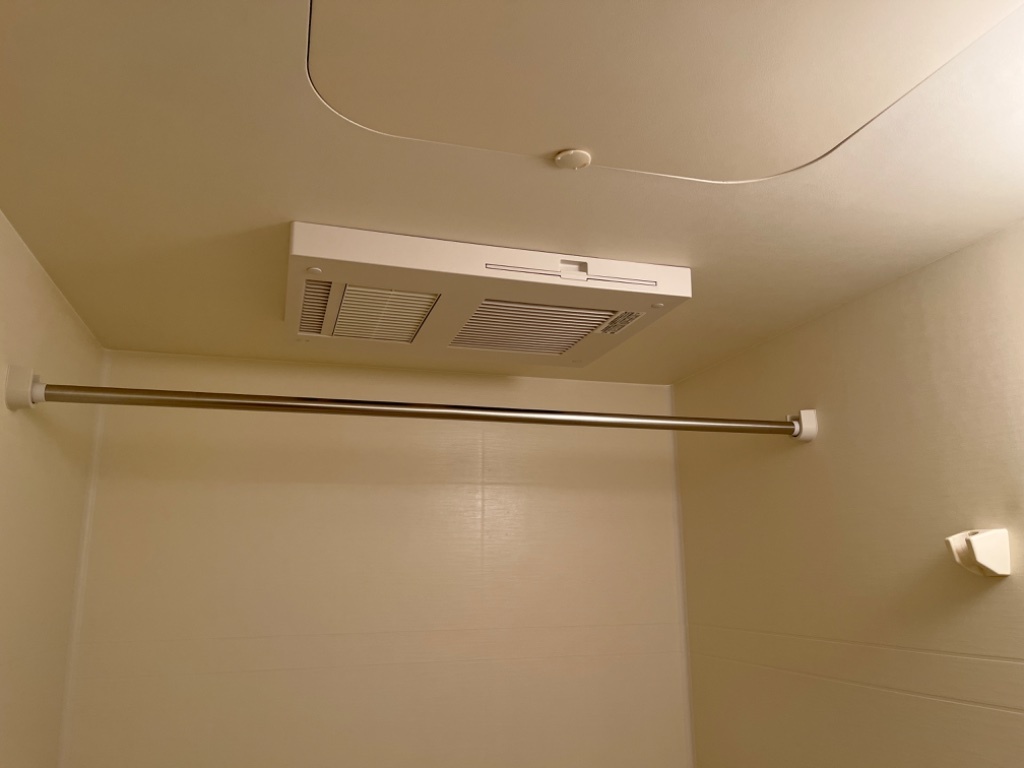 拡大写真:エタニティ 2階208の浴室乾燥機