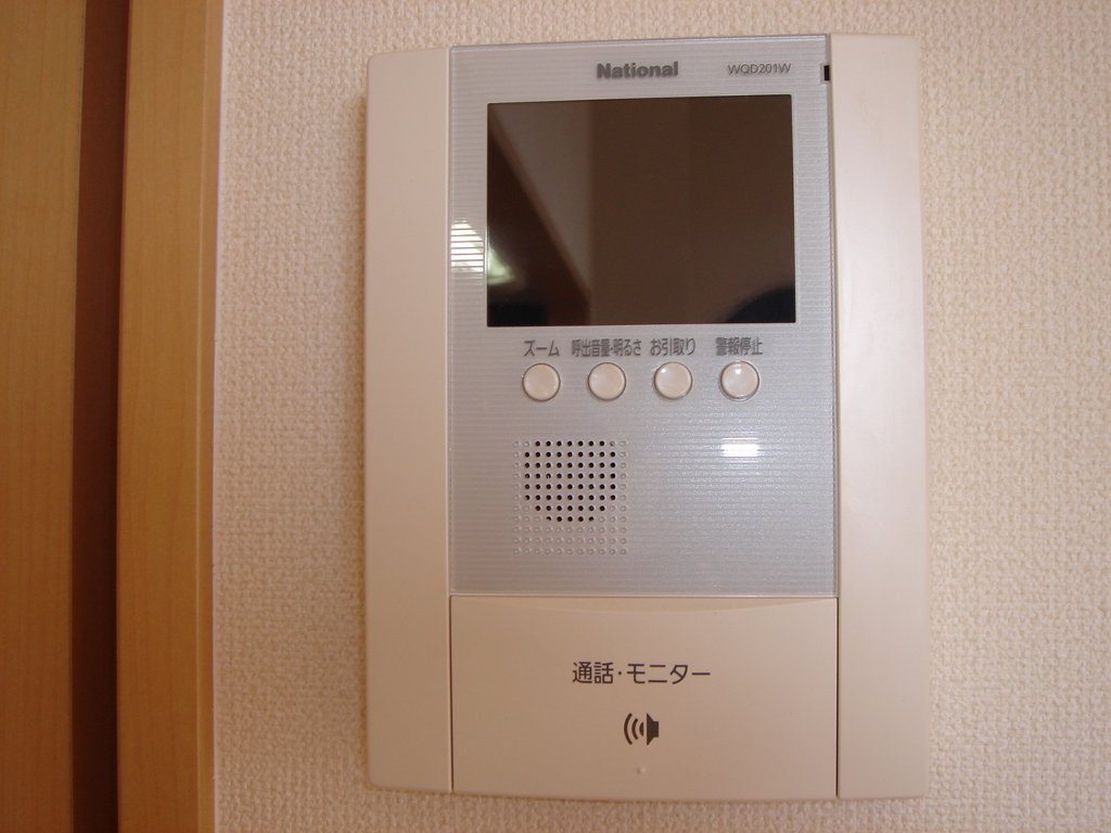 拡大写真：クレアウィンド（Ｃｌａｉｒｅ　Ｗｉｎｄ） 2階203のカメラ付インターホン