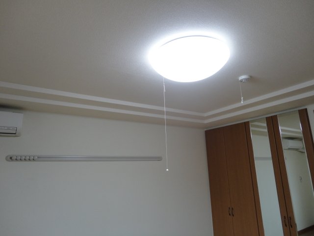 拡大写真:昴-すばる- 1階103の照明器具・ハンガーモール