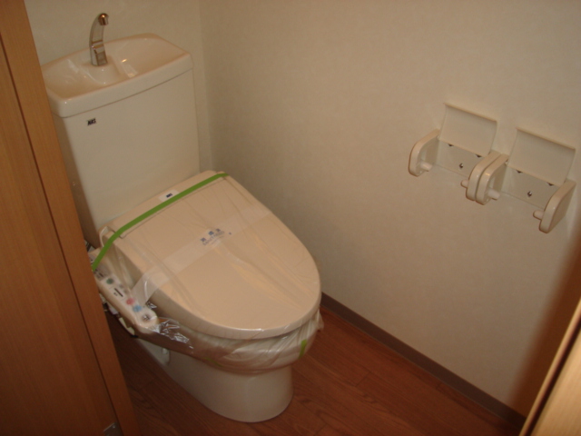 拡大写真:昴-すばる- 2階206のWC(温水洗浄便座)