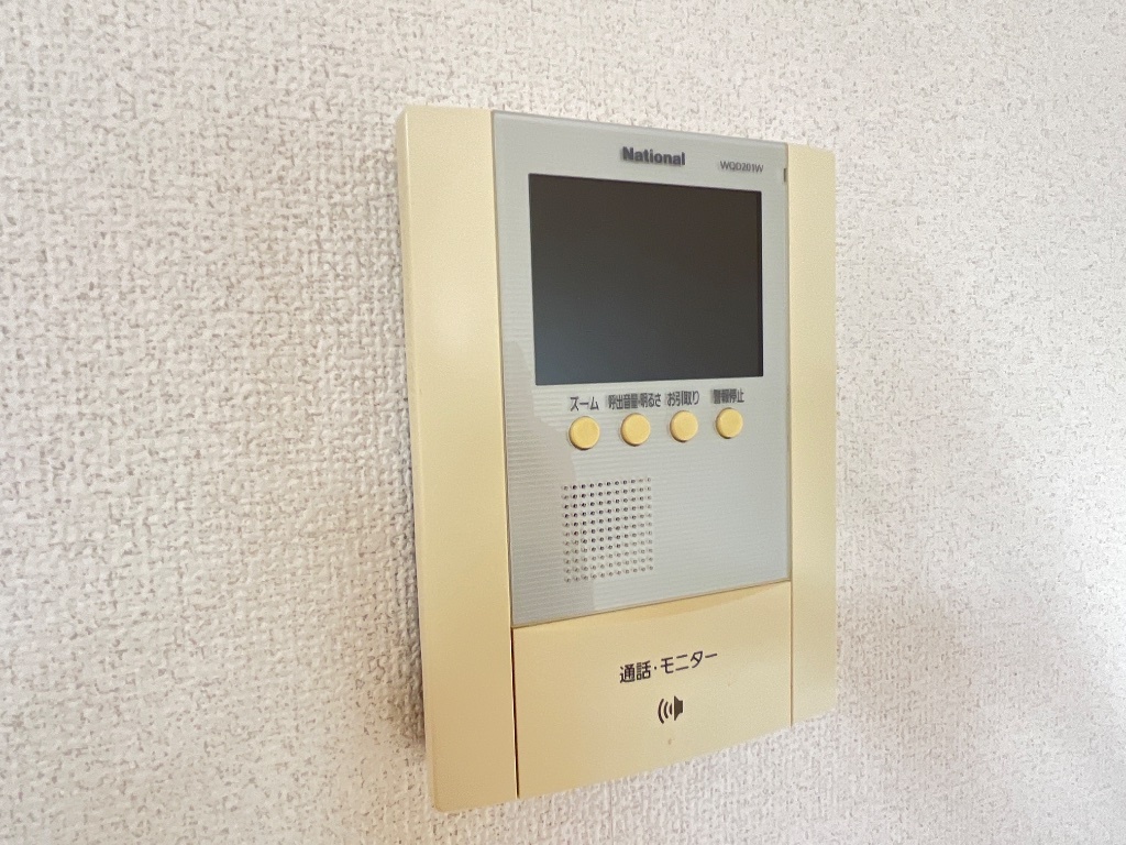 拡大写真:スウィートクローバー 1階101のカメラ付インターホン